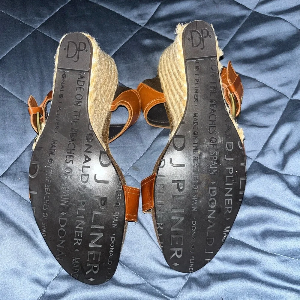 NWOT Donald J Pliner Brown Wedge Sandals